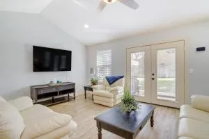 Dog-Friendly Home in The Woodlands with Fenced Yard! - Woodloch