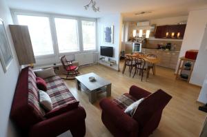 Thomas apartment 028