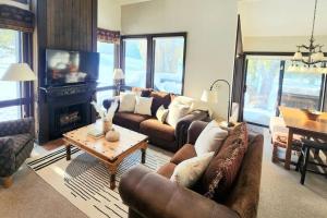 Beautiful home with 1bedroom and huge open loft.