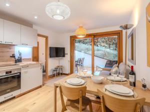 Appartement 3* neuf, 100m des pistes à Morzine, WiFi inclus - FR-1-754-58