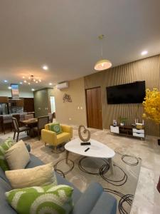 Luxury 2 bedroom apt 3 min away from the boardwalkmalecon