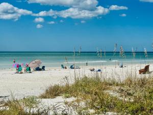 Tropical Indian Rocks Beach suite B