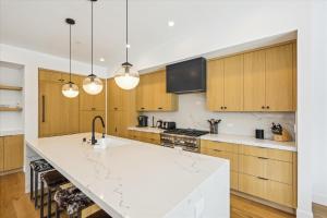 Diamond Run at Palisades - Luxury Townhome, Ski Shuttle Pet Friendly and Hot Tub!