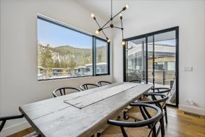 Diamond Run at Palisades - Luxury Townhome, Ski Shuttle Pet Friendly and Hot Tub!
