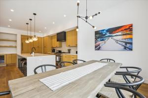 Diamond Run at Palisades - Luxury Townhome, Ski Shuttle Pet Friendly and Hot Tub!