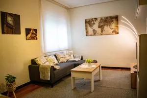 Alojamiento entero, a 15 minutos de zona centro con plaza de aparcamiento opcional - Bujalance