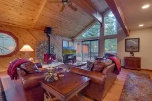 Dogwood Place by Tahoe Getaways - 3BR Pet-Friendly Tahoe Donner Home w Hot Tub, Pool Table, Wood Fireplace & HOA Amenities - Donner Pines Tract