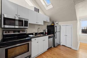 Skyline at Your Door - Studio with a View