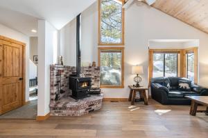 Kokanee at Tahoe Donner - Charming 3 BR - Pool Table - Fireplace - Amenity Access!