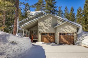 Kokanee at Tahoe Donner - Charming 3 BR - Pool Table - Fireplace - Amenity Access!