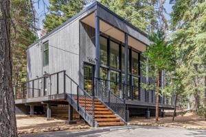 Ellis Peak Retreat - Hot Tub, Wood Fireplace, Close to Tahoe City & Dining