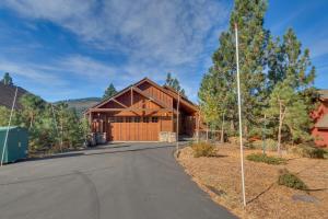 Pinnacle Views at Tahoe Donner - 4BR, Hot Tub