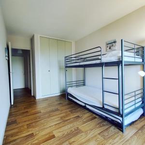 Spacious apartment near the sea