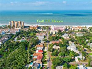 Large Backyard with heated pool Near Beach