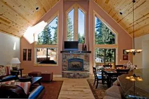 Red Cedar on North Shore - Beautiful 3BR w Gorgeous Furnishings in Tahoe City - Comstock Acres