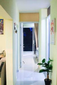 Air-conditioning , BBQ, Downtown city, just 3 minutes from the cable car and the beach