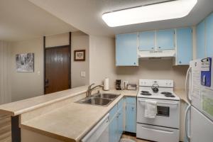 Walkable Brian Head Condo Steps to Ski Resort!