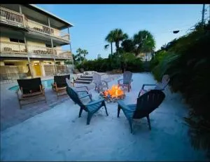 6 Bedrooms 4 Bath with sand and heated pool - Broken Island