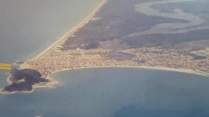 Apto 3 quartos, 12 pessoas, ar, wifi, prox 3 praias.