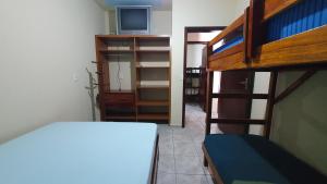 Apto 3 quartos, 12 pessoas, ar, wifi, prox 3 praias.