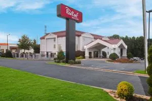 Red Roof Inn & Suites Newnan - 桃树市