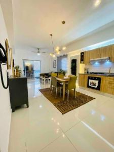 Apartamento vista al mar cerca universidad malecón zona colonial