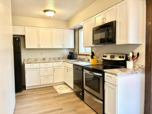 Charming & Spacious Apartment with Deck