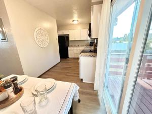 Charming & Spacious Apartment with Deck