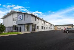 大急流城东机场骑士汽车旅馆 - 格林维尔