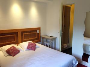 Hotels Le Rocher Du Cerf : photos des chambres