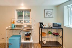 Cozy Crestline Getaway about 2 Mi to Lake Gregory