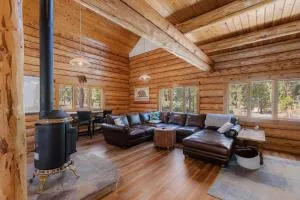 Tahoe Wanderer - 3 BR Luxury Log Cabin with Additional Loft, Private Hot Tub - تاهو فيستا