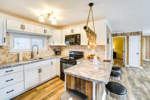 Quiet Country Home By Shay Lake!