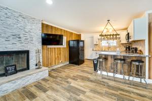 Quiet Country Home By Shay Lake!