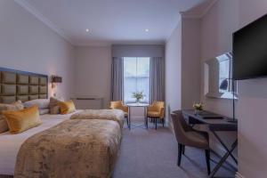 Superior Twin Room room in Oatlands Park Hotel