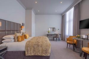 Executive Double Room room in Oatlands Park Hotel