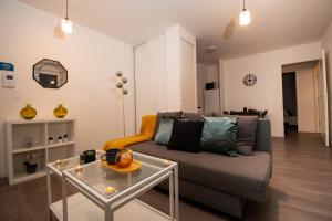 Hébergement touristique de luxe proche de Paris avec parking gratuit, situé face au parc des expositions et de laéroport du Bourget, à 15 min de CDG