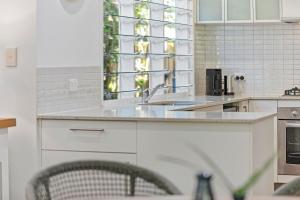 2 Ocean Whisper 16 Solway Drive - Dog Friendly Tropical Oasis