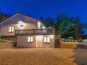 Adorable villa with pool and terrace 