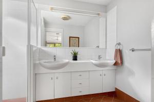 2 Horizon Terraces - Spacious Duplex Close to Village and Beach