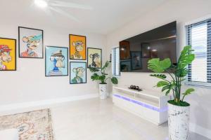 New Miami & Calle Ocho Home with Arcade!
