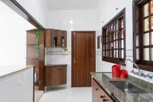 MAISON PARTY GUARUJÁ, PRAIA PISCINA SINUCA CHURRASQUEIRA HIDROMASSAGEM