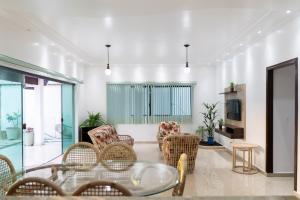 MAISON PARTY GUARUJÁ, PRAIA PISCINA SINUCA CHURRASQUEIRA HIDROMASSAGEM