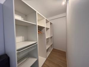 Maisons de vacances Maison moderne a 400m de la plage avec terrasses et equipements complets a St-Jean-de-Luz - FR-1-239-878 : photos des chambres