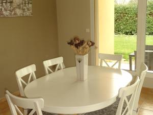Maisons de vacances Maison Cavaillon, 5 pieces, 8 personnes - FR-1-708-51 : photos des chambres