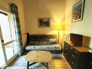 Villa Mitoyenne Calme avec Piscine, Clim et Parking pour 4 Pers. - FR-1-607-179