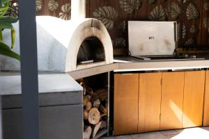 Resort Style home close to the Beach with Pool, Sauna and Pizza Oven