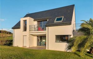 Appartements Awesome Apartment In Planguenoual : photos des chambres