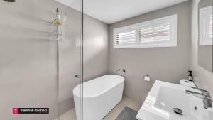 Horseshoe Beach House 4 Young Street, Bermagui