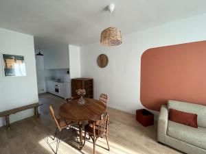 Appartements La maison de Camille parking prive WIFI : photos des chambres